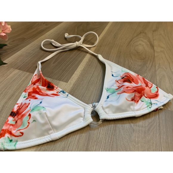 GUESS | beautiful floral bikini top and bottoms - Picture 4 of 13
